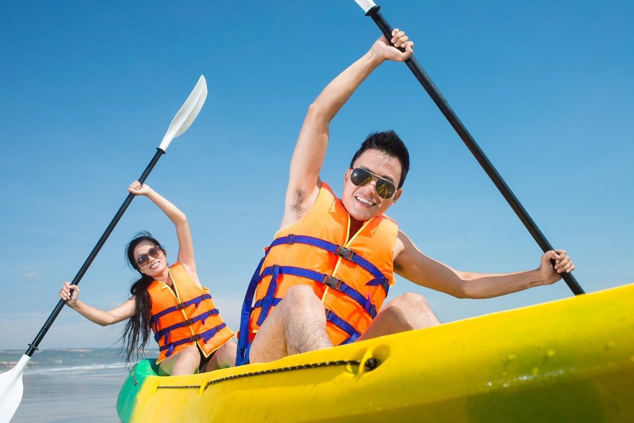 ROMANCE AND ADVENTURE SINGLES KAYAKING by Fabrique